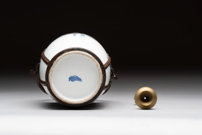 A Chinese blue and white 'Bleu de Hue' lime pot for the Vietnamese market, artemisia leaf mark, 19th C.