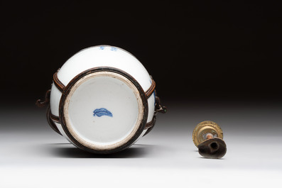 A Chinese blue and white 'Bleu de Hue' lime pot for the Vietnamese market, artemisia leaf mark, 19th C.