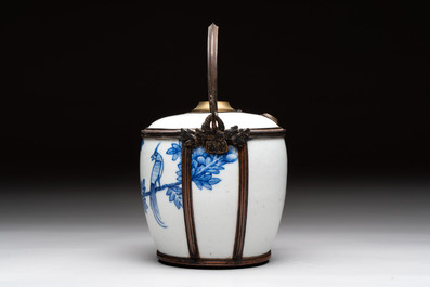 A Chinese blue and white 'Bleu de Hue' lime pot for the Vietnamese market, artemisia leaf mark, 19th C.