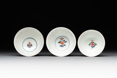 A varied collection of 22 Japanese Imari wares, 17/19th C.