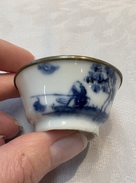 A pair of Chinese blue and white 'Bleu de Hue' cups with calligraphy for the Vietnamese market, 19th C.