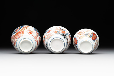 A varied collection of 22 Japanese Imari wares, 17/19th C.