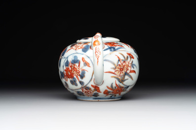 A varied collection of 22 Japanese Imari wares, 17/19th C.
