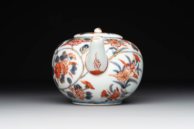 A varied collection of 22 Japanese Imari wares, 17/19th C.
