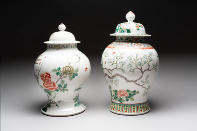 Two Chinese famille verte 'birds and flowers' vases and covers, 19th C.