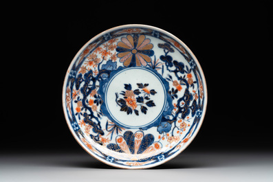 A varied collection of 22 Japanese Imari wares, 17/19th C.