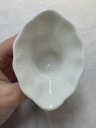 A Chinese Dehua blanc de Chine libation cup, a famille rose cup and two figures, 19th C.