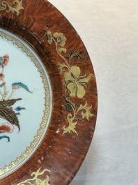A Chinese famille rose 'faux-bois border' plate, Yongzheng/Qianlong