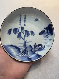 A Chinese blue and white 'Bleu de Hue' plate for the Vietnamese market, chơi ngọc 玩玉 mark, 19th C.
