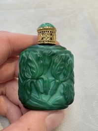 A collection of 12 Chinese glass snuff bottles, 19/20th C.