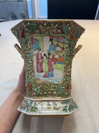 A pair of Chinese Canton famille rose flower holders and covers with figural design, 19th C.