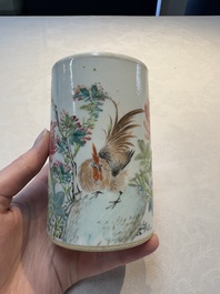 A Chinese qianjiang cai 'rooster' brush pot, signed Hengxing 恆興, Tongzhi mark, 19/20th C.