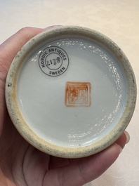 A Chinese qianjiang cai 'rooster' brush pot, signed Hengxing 恆興, Tongzhi mark, 19/20th C.