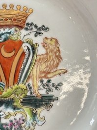 A rare Chinese lobed and inscribed armorial plate, Yang Bingguan 楊丙觀 mark, Qianlong, dated 1771