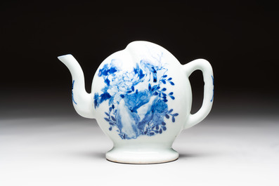 A Chinese wucai covered box, a blue and white ewer, a famille rose covered box and a plate, Wanli, Kangxi and Guangxu mark, 19/20th C.
