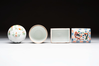 A Chinese wucai covered box, a blue and white ewer, a famille rose covered box and a plate, Wanli, Kangxi and Guangxu mark, 19/20th C.