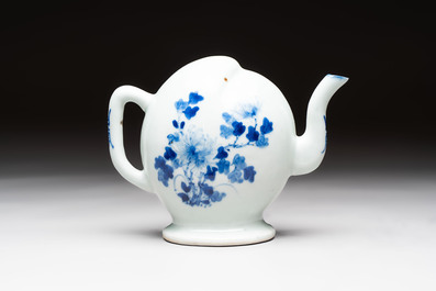 A Chinese wucai covered box, a blue and white ewer, a famille rose covered box and a plate, Wanli, Kangxi and Guangxu mark, 19/20th C.