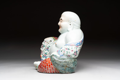 A fine Chinese famille rose Milefo Buddha, Zhu Mao Ji 朱茂記造 mark, 20th C.