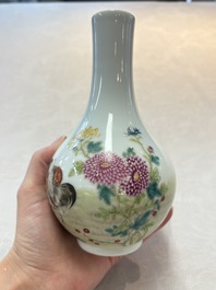 A Chinese famille rose 'rooster' vase, Ju Ren Tang 居仁堂製 mark, 20th C.