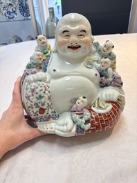 A Chinese famille rose Milefo Buddha, Mao Ji Sheng Zao 茂記生造 mark, 20th C.