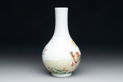 A Chinese famille rose 'rooster' vase, Ju Ren Tang 居仁堂製 mark, 20th C.