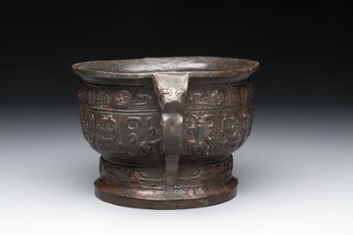 A Chinese archaic bronze food vessel, 'gui 簋', Western Zhou