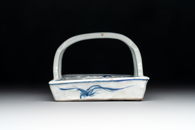 A Chinese blue and white ko-sometsuke basket, possibly Tianqi