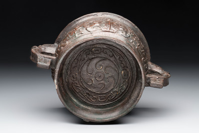 A Chinese archaic bronze food vessel, 'gui 簋', Western Zhou