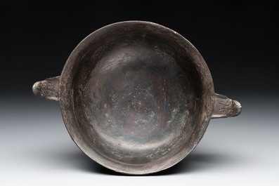 A Chinese archaic bronze food vessel, 'gui 簋', Western Zhou