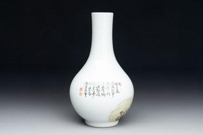 A Chinese famille rose 'rooster' vase, Ju Ren Tang 居仁堂製 mark, 20th C.