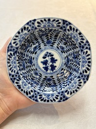Six Chinese blue and white cups and seven saucers, 18/19th C.
