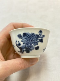 Six Chinese blue and white cups and seven saucers, 18/19th C.