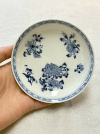 Six Chinese blue and white cups and seven saucers, 18/19th C.