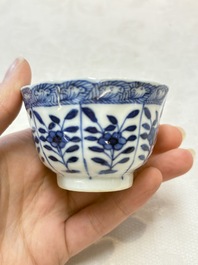 Six Chinese blue and white cups and seven saucers, 18/19th C.