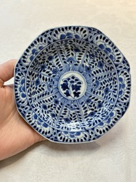 Six Chinese blue and white cups and seven saucers, 18/19th C.