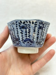 Six Chinese blue and white cups and seven saucers, 18/19th C.