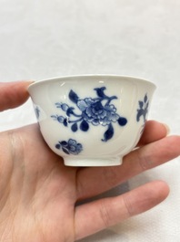 Six Chinese blue and white cups and seven saucers, 18/19th C.