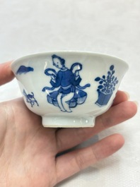 Six Chinese blue and white cups and seven saucers, 18/19th C.