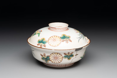 A Japanese ko-Imari 'phoenix' bowl and cover, Genroku Hachi Kinoto-i 元禄八乙亥 and Fu 福 mark, dated 1695