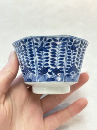 Six Chinese blue and white cups and seven saucers, 18/19th C.