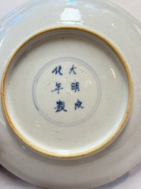 A fine Chinese famille verte 'elegant beauty' plate, Chenghua mark, Kangxi