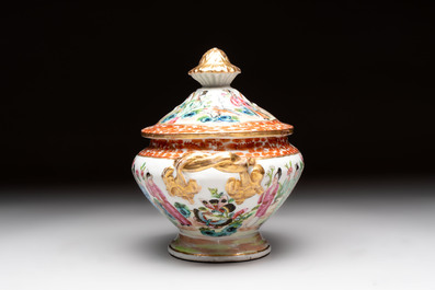 A Chinese Canton famille rose 12-piece diner service with figural design, 19th C.