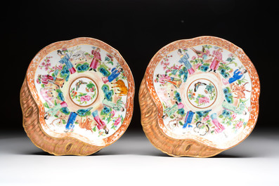 A Chinese Canton famille rose 12-piece diner service with figural design, 19th C.