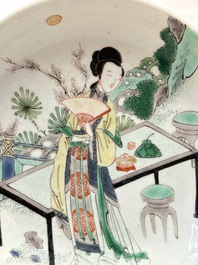 A fine Chinese famille verte 'elegant beauty' plate, Chenghua mark, Kangxi