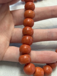 A Chinese red coral necklace, 19th C.