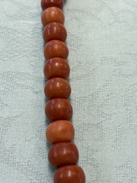 A Chinese red coral necklace, 19th C.