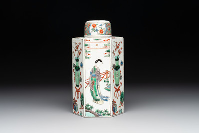 A Chinese famille verte hexagonal tea caddy and cover, 19th C.