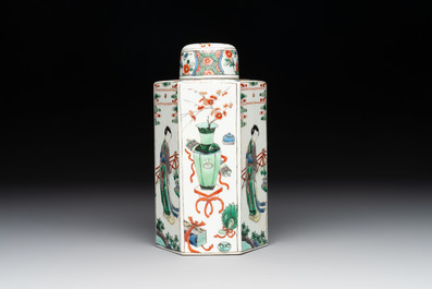 A Chinese famille verte hexagonal tea caddy and cover, 19th C.