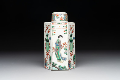 A Chinese famille verte hexagonal tea caddy and cover, 19th C.