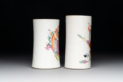A Chinese qianjiang cai tray, two famille rose brush pots and a yellow-ground covered bowl, Tongzhi and Guangxu mark, 19/20th C.